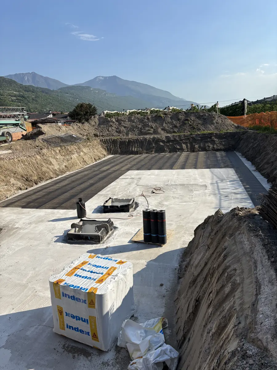 Platea di fondazione con pannelli isolanti pronti per la posa