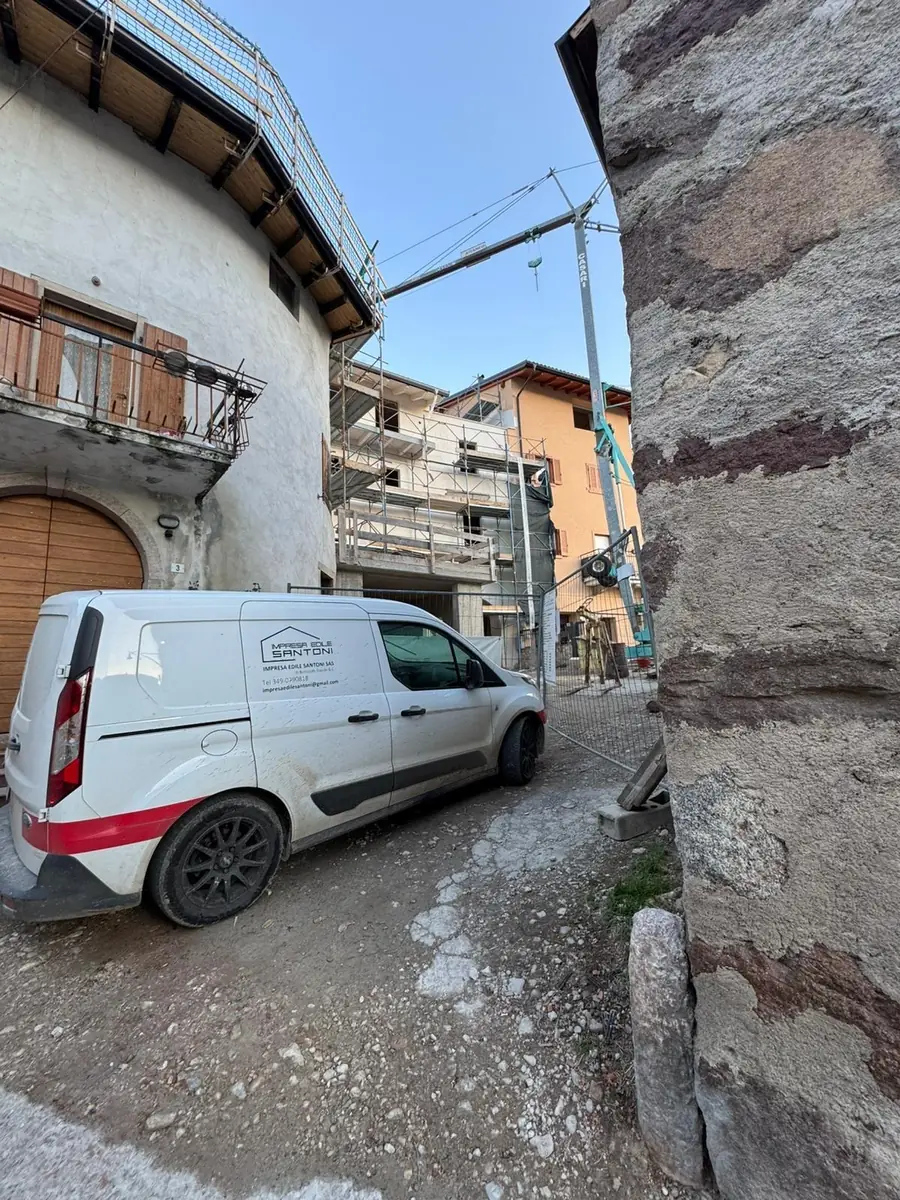 Cantiere in un vicolo del centro storico