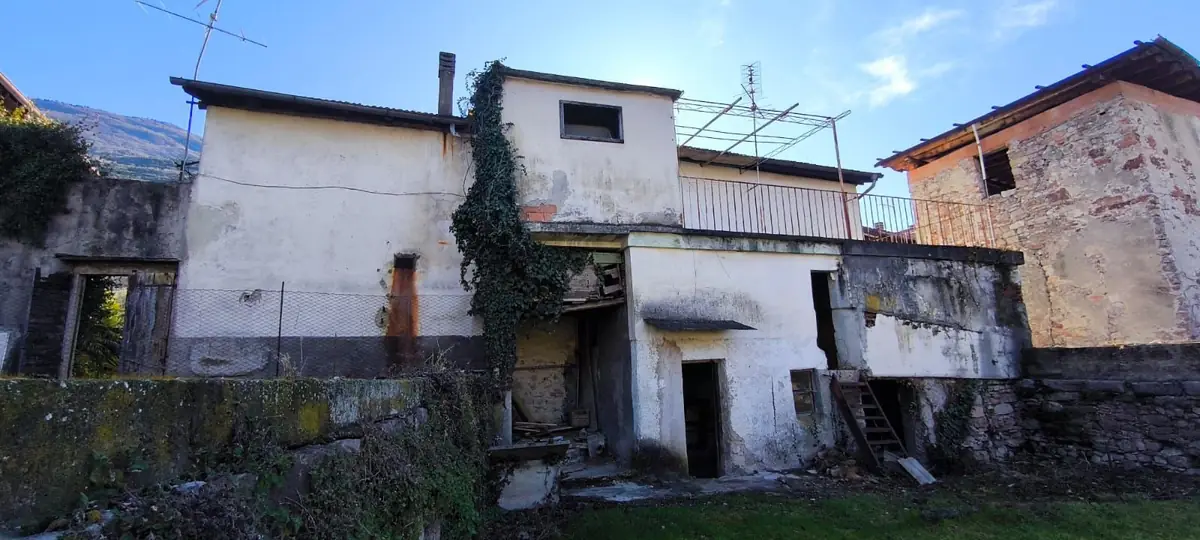 Retro della casa prima dei lavori