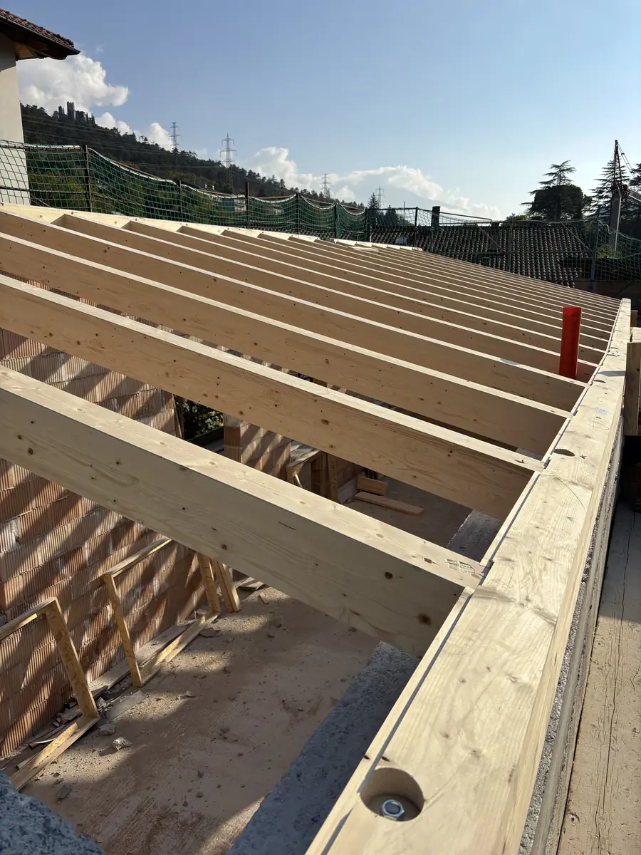 Orditura del tetto in travi di legno lamellare