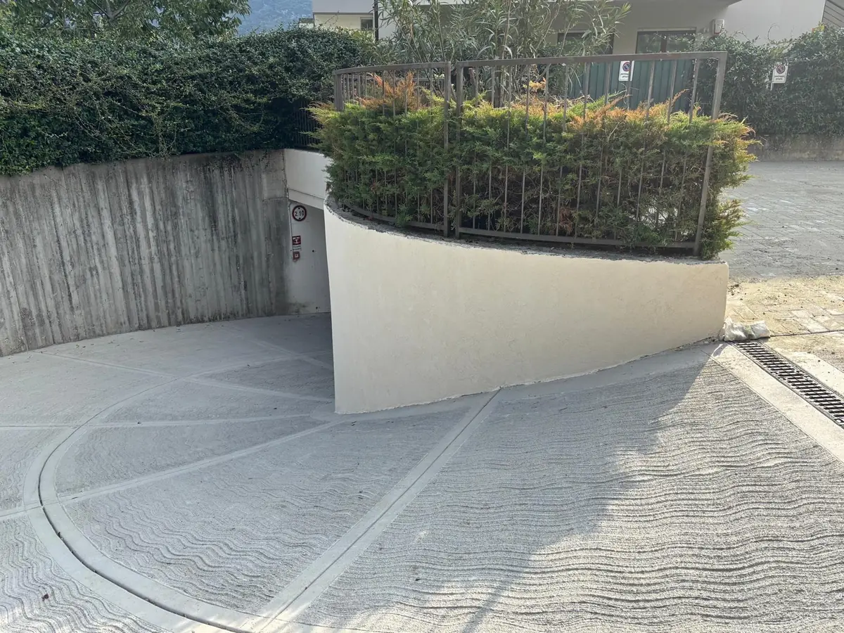 Rampa curva in calcestruzzo antiscivolo